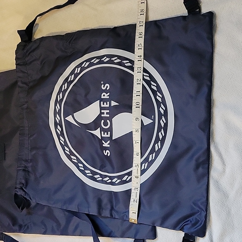 Skechers Set of 2 Navy Blue Drawstring Backpacks Mint Condition - Picture 3 of 5
